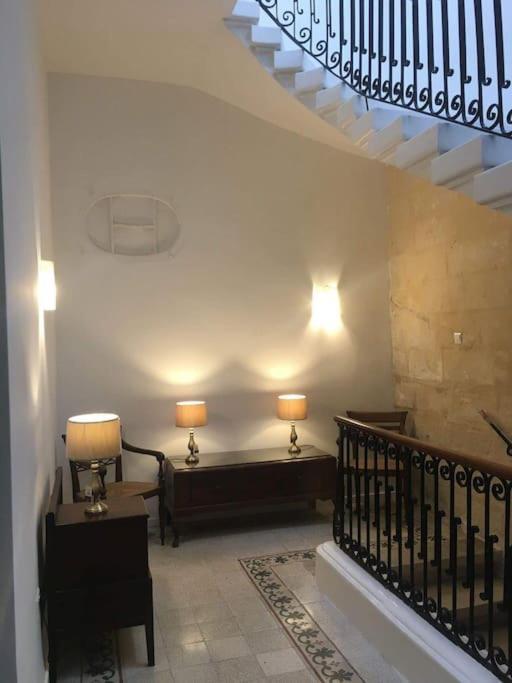 Spacious 4-Bedrooms Townhouse In Tas-Sliema Bagian luar foto