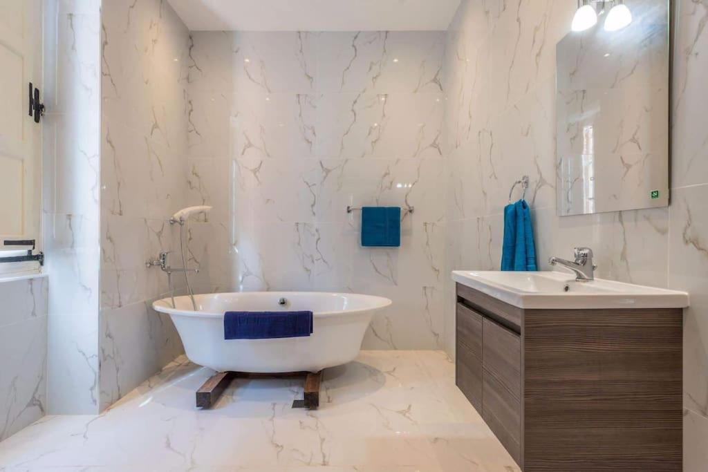 Spacious 4-Bedrooms Townhouse In Tas-Sliema Bagian luar foto