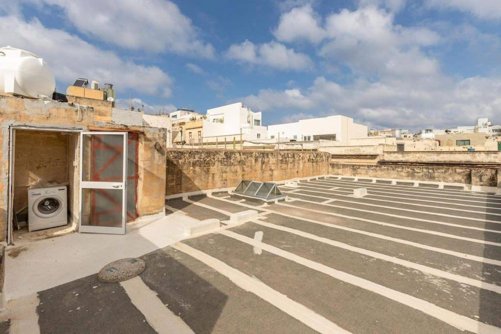 Spacious 4-Bedrooms Townhouse In Tas-Sliema Bagian luar foto