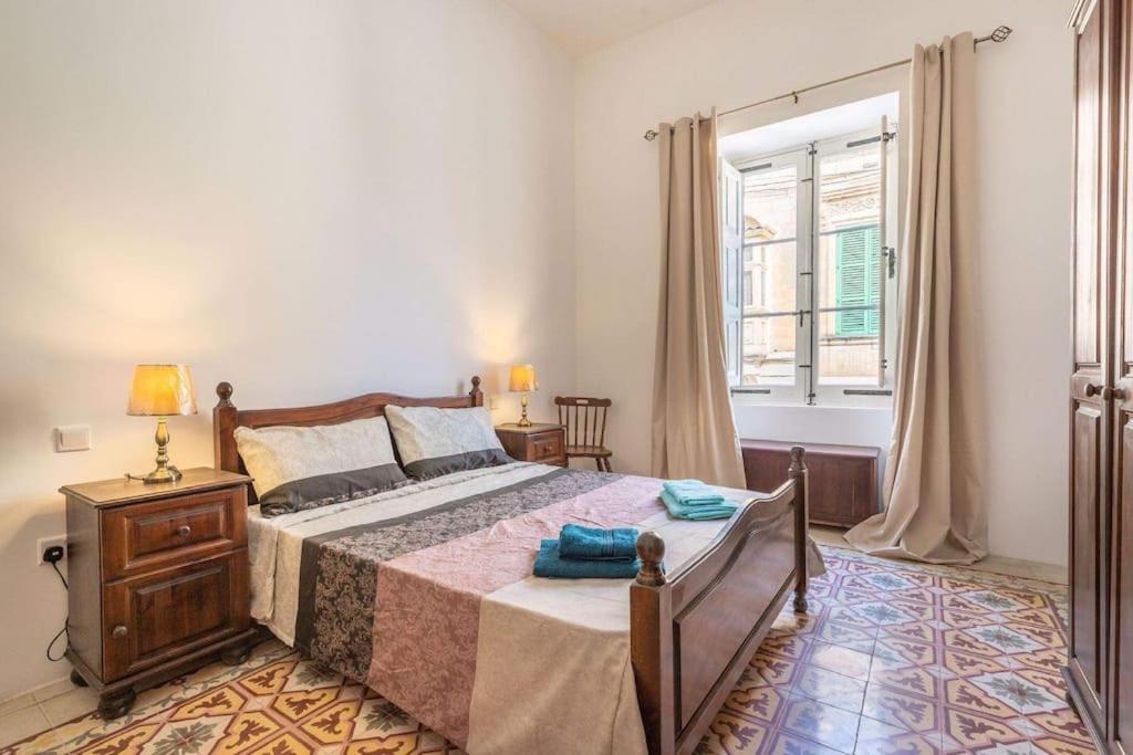 Spacious 4-Bedrooms Townhouse In Tas-Sliema Bagian luar foto