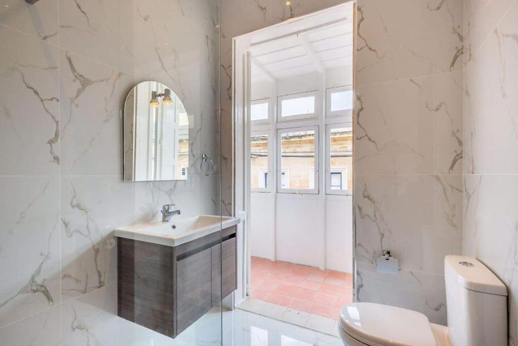 Spacious 4-Bedrooms Townhouse In Tas-Sliema Bagian luar foto