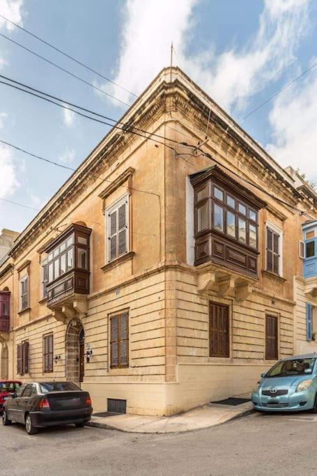 Spacious 4-Bedrooms Townhouse In Tas-Sliema Bagian luar foto